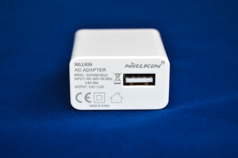 Aliexpress: Nillkin Phantom - настольная лампа с модулем беспроводной зарядки