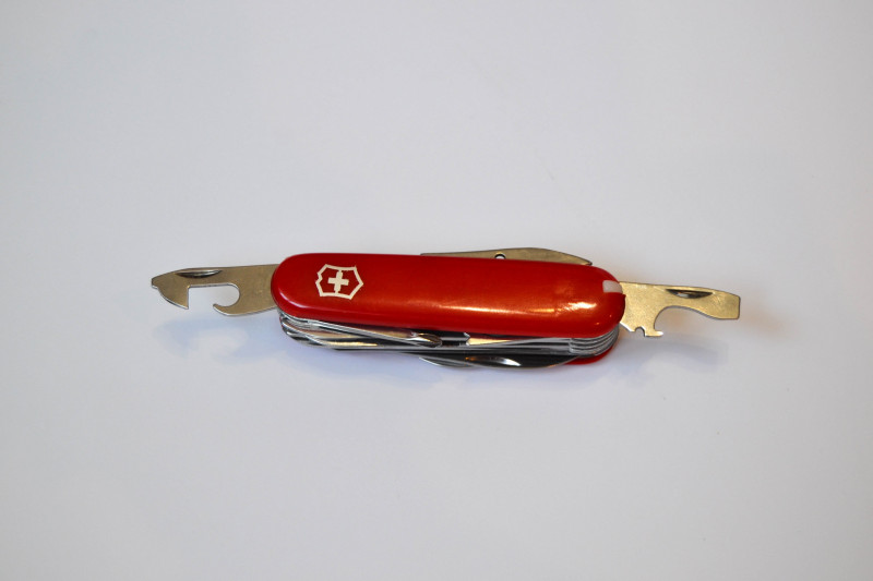 Другие - Китай: Дешевая подделка на Victorinox Swisschamp или просто китайский мультитул 30 в 1