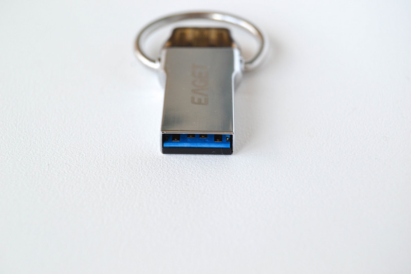 Tmart: Eaget V86 (V90)USB 3.0 флеш накопитель с функцией OTG