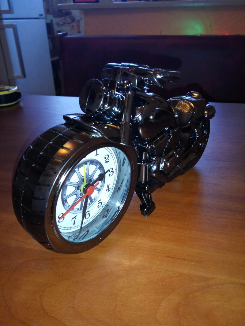 ChinaBuye: Настольные часы-будильник в форме мотоцикла, тематический подарок :)
