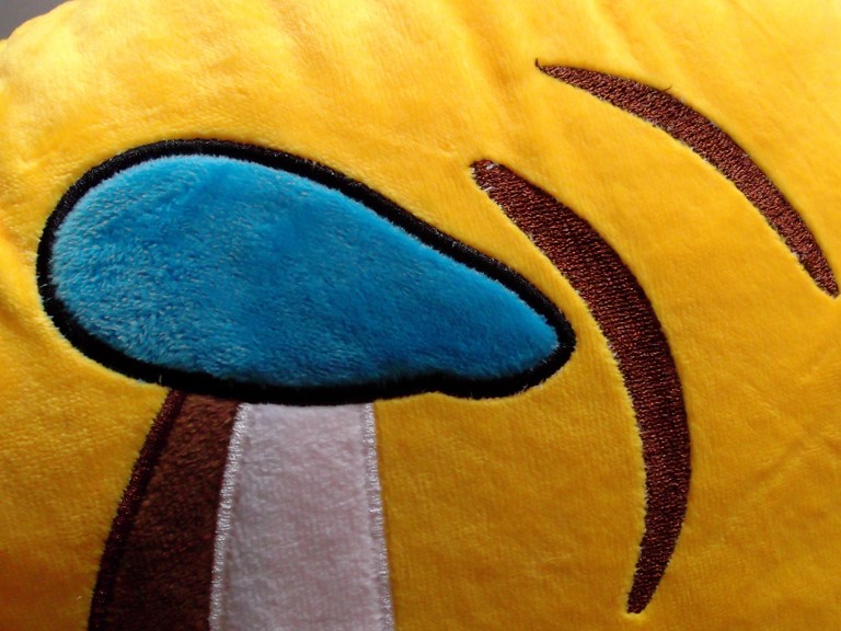 GearBest: Декоративная плюшевая подушка смайлик «Ржу - не могу».