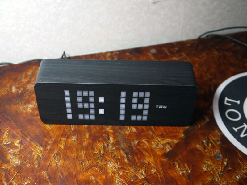 GearBest: Настольные led часы с календарем и термометром
