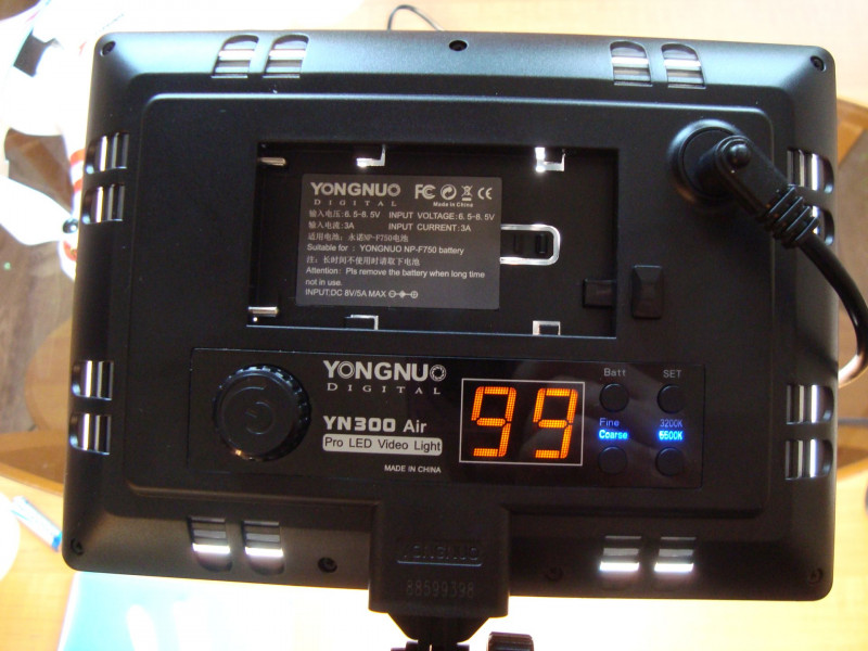 TomTop: YONGNUO YN300 Air - профессиональный видео свет по отличной цене