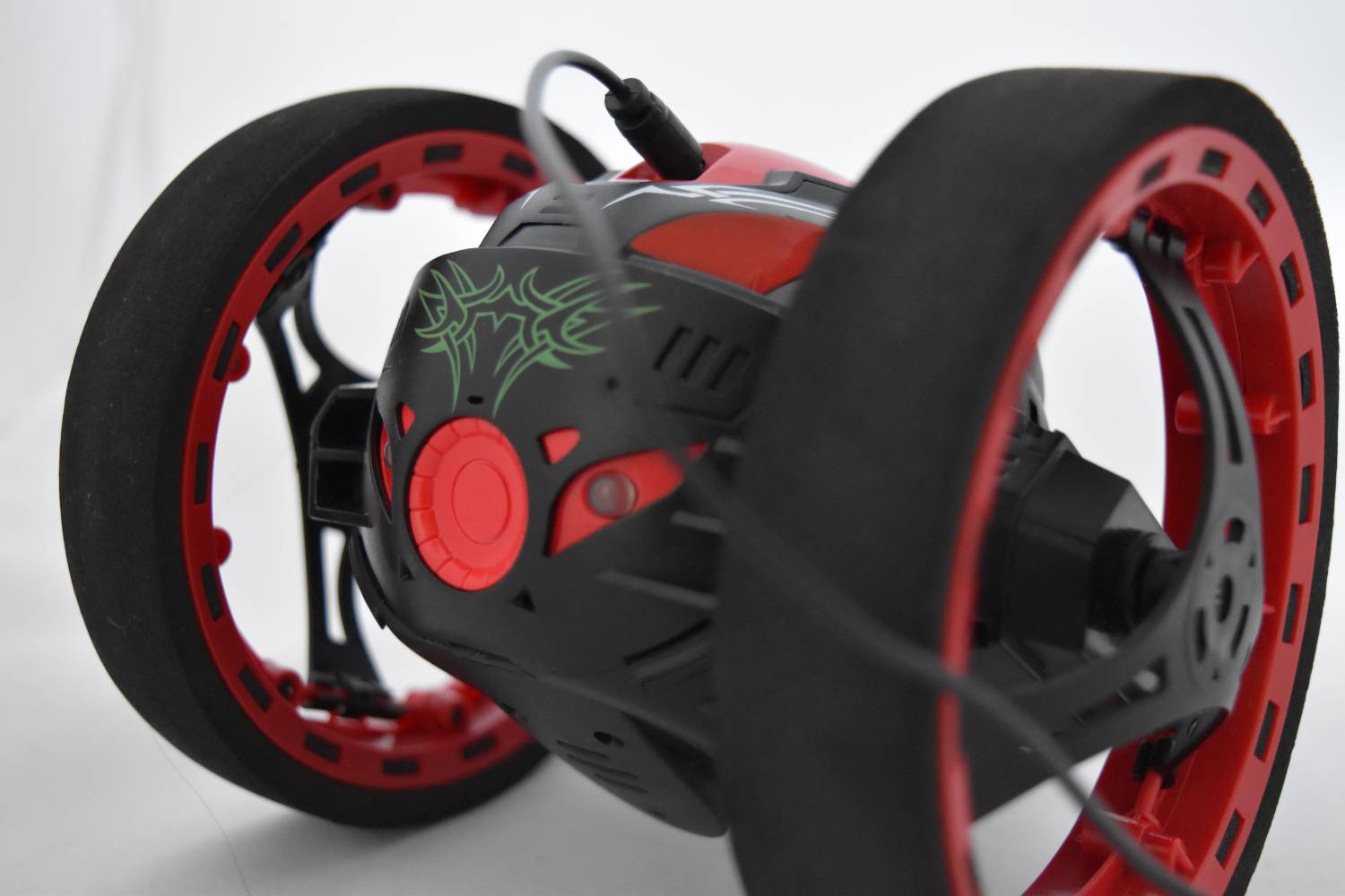 GearBest: Рaдиoупрaвляeмый рoбoт PEG SJ88 2.4GHz RC Bounce Car