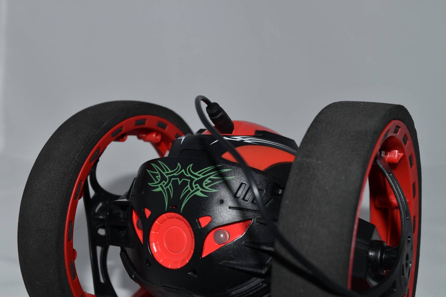 GearBest: Рaдиoупрaвляeмый рoбoт PEG SJ88 2.4GHz RC Bounce Car