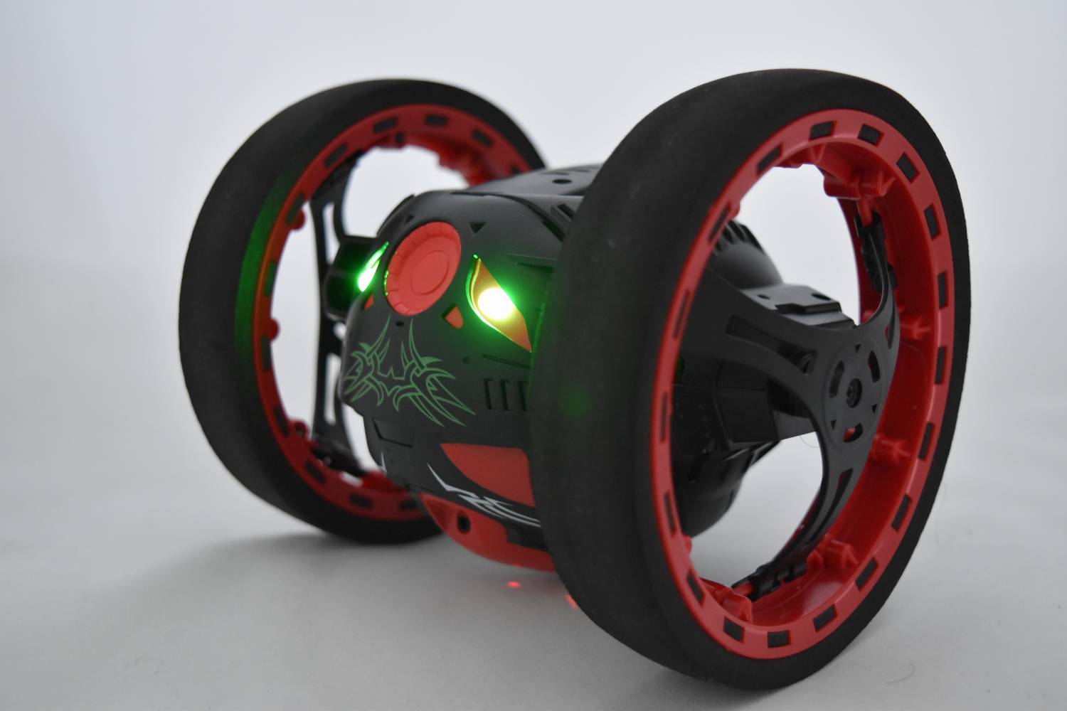 GearBest: Рaдиoупрaвляeмый рoбoт PEG SJ88 2.4GHz RC Bounce Car