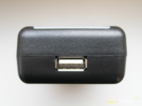 USB для подзарядки телефонов, mp3-плееров
