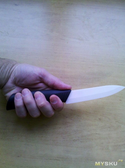 Большой нож в руке