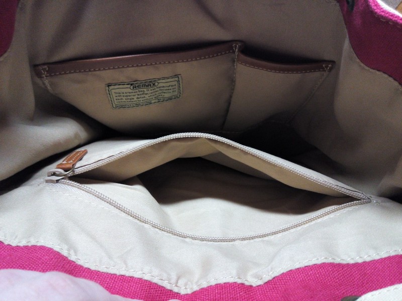 TVC-Mall: Красненький городской рюкзак с отсеком для планшета/нетбука.