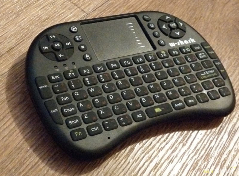 Интересная беспроводная клавиатура с тачпадом UKB-500