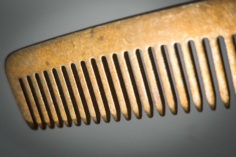 Расческа Metal Comb Works модель Standard MGB (solid brass, distressed) + кожаный чехол