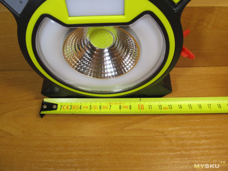Комбинированный 5-ти ваттный фонарь - прожектор с функцией PowerBank.